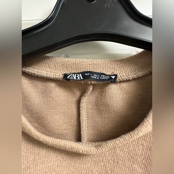 Zara Shoulder Pad Soft Feel Top Sweater Tan Beige Size Large - Picture 7 of 8